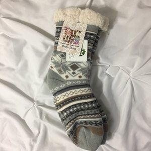 BRAND NEW Muk Luks Cabin Socks